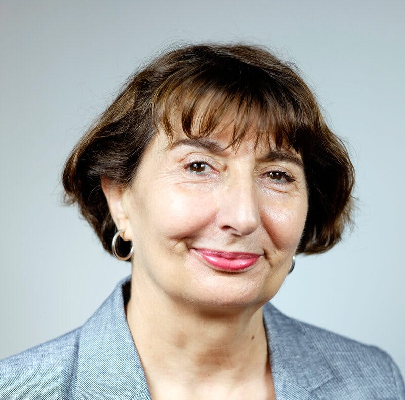 Dr. Carmen González Enríquez